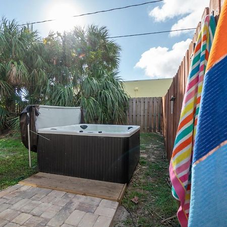 Heart Of The Waves - 3Br & 2Ba Beach Retreat - New Hot Tub - Outside Patio With Grill & Seating, Steps To Fun! Melbourne Luaran gambar