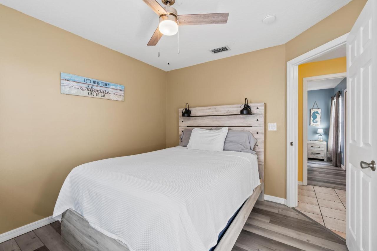 Heart Of The Waves - 3Br & 2Ba Beach Retreat - New Hot Tub - Outside Patio With Grill & Seating, Steps To Fun! Melbourne Luaran gambar