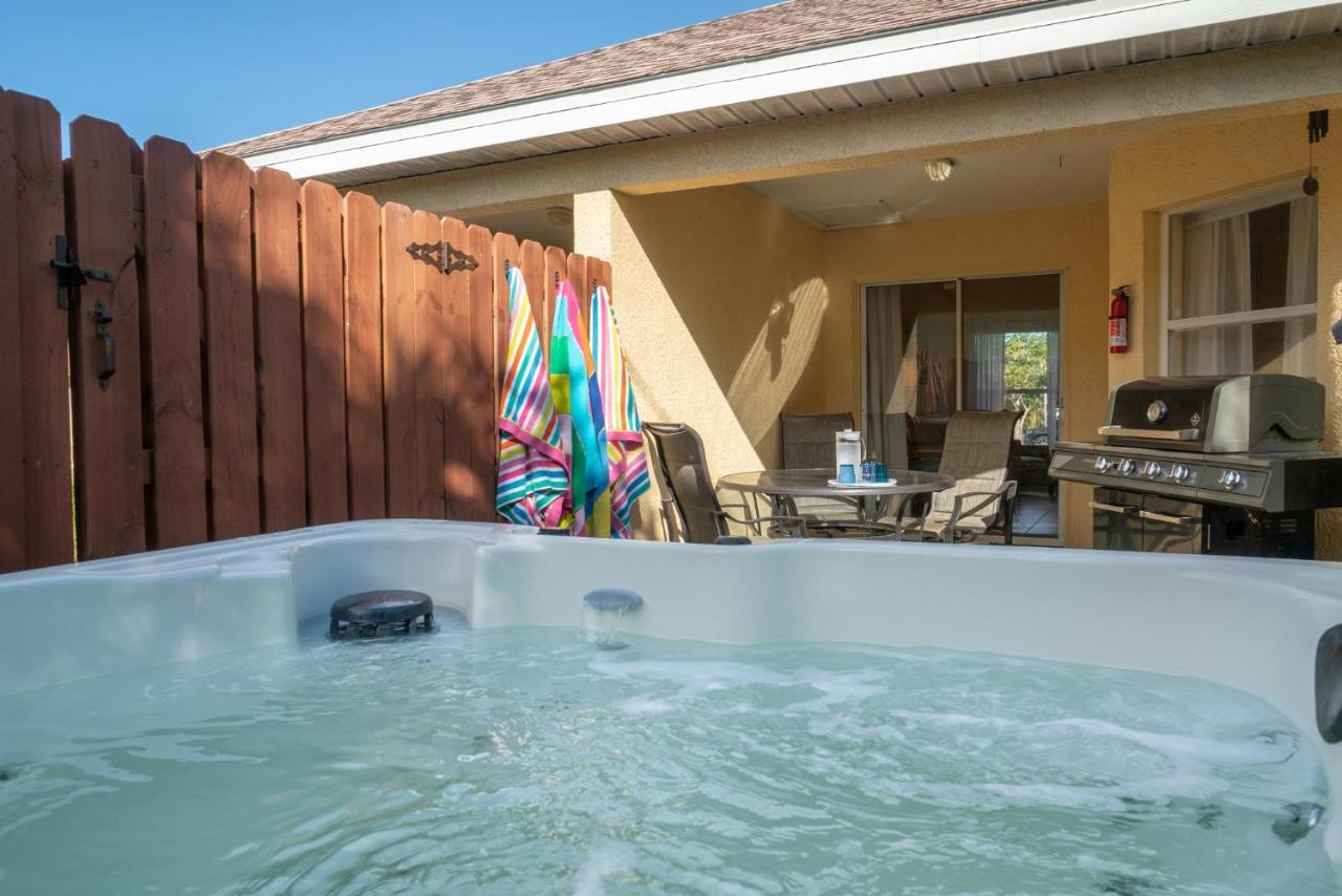 Heart Of The Waves - 3Br & 2Ba Beach Retreat - New Hot Tub - Outside Patio With Grill & Seating, Steps To Fun! Melbourne Luaran gambar