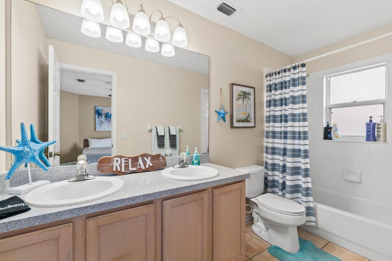 Heart Of The Waves - 3Br & 2Ba Beach Retreat - New Hot Tub - Outside Patio With Grill & Seating, Steps To Fun! Melbourne Luaran gambar