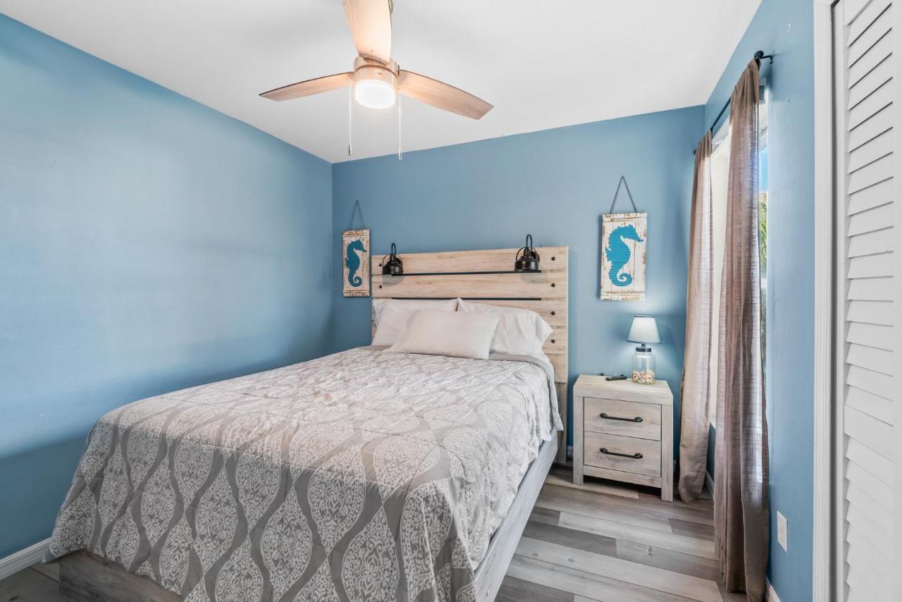 Heart Of The Waves - 3Br & 2Ba Beach Retreat - New Hot Tub - Outside Patio With Grill & Seating, Steps To Fun! Melbourne Luaran gambar